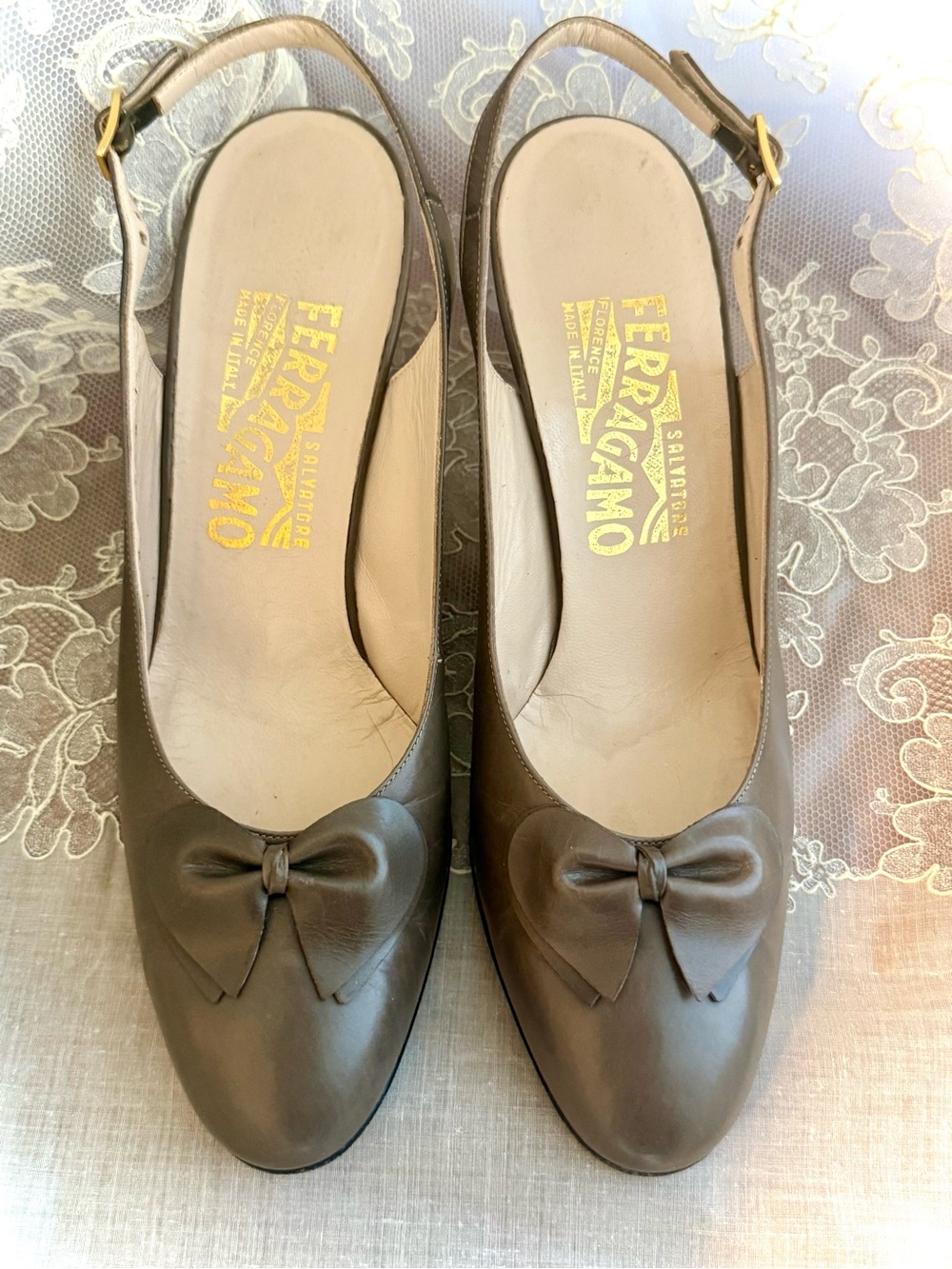 FERRAGAMO Taupe Leather Bow Slingback Pumps - Picture 5 of 11